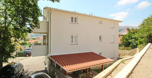 Studio Cugalj – mit überdachter Terrasse, 300 m vom Strand entfernt
