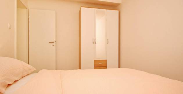 Apartment Vasilic – mit Terrasse, 300 m vom Strand entfernt