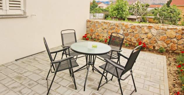 Apartment Vasilic – mit Terrasse, 300 m vom Strand entfernt