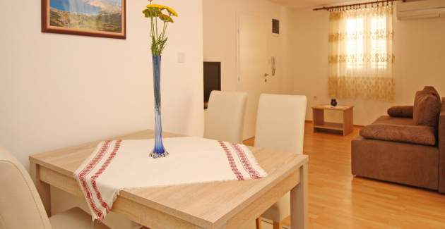 Apartment Vasilic – mit Terrasse, 300 m vom Strand entfernt