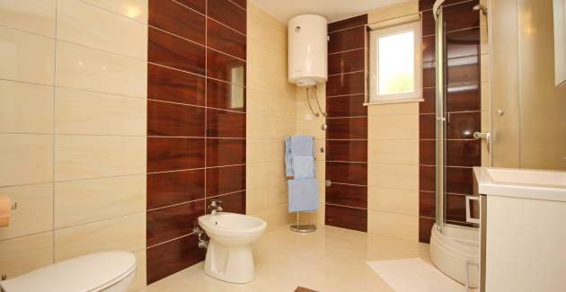Apartment Vasilic – mit Terrasse, 300 m vom Strand entfernt