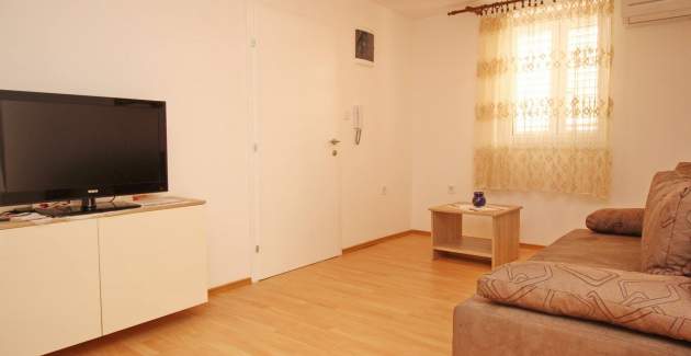 Apartment Vasilic – mit Terrasse, 300 m vom Strand entfernt