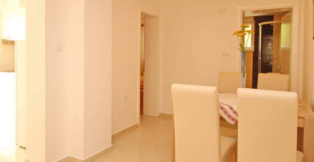 Apartment Vasilic – mit Terrasse, 300 m vom Strand entfernt