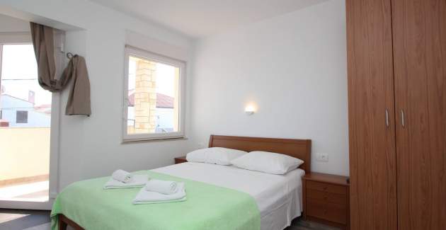 Zimmer Dekanic Nr.3 – mit Minikühlschrank und Balkon