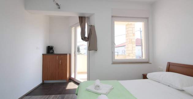 Zimmer Dekanic Nr.3 – mit Minikühlschrank und Balkon