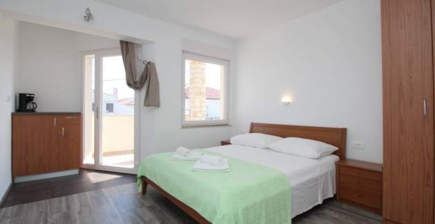 Zimmer Dekanic Nr.3 – mit Minikühlschrank und Balkon