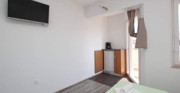 Zimmer Dekanic Nr.3 – mit Minikühlschrank und Balkon