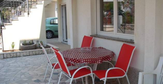 Apartment Dekanic D. – im Erdgeschoss, mit Terrasse