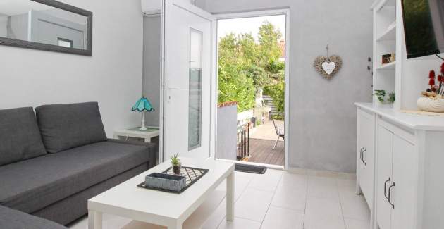 Apartment Fantov Nr.1 – mit Terrasse, 250 m vom Strand