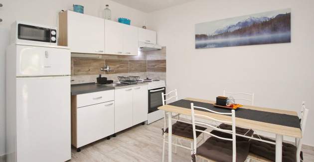 Apartment Fantov Nr.1 – mit Terrasse, 250 m vom Strand