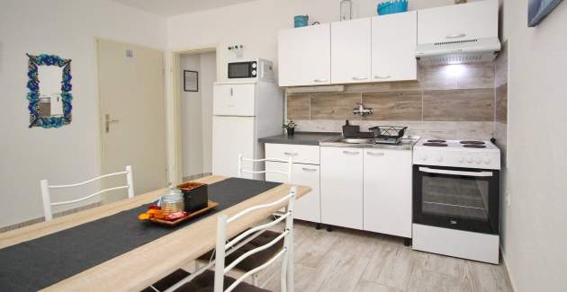 Apartment Fantov Nr.1 – mit Terrasse, 250 m vom Strand