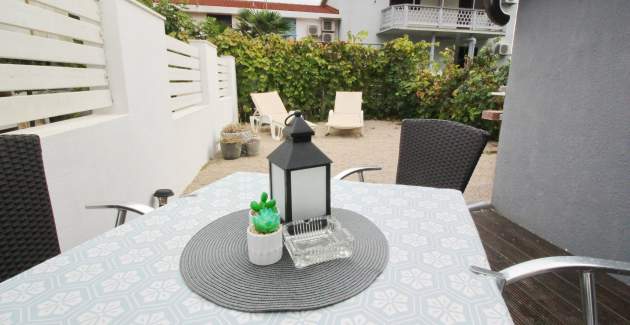 Apartment Fantov Nr.2 – mit Terrasse, 250 m vom Strand