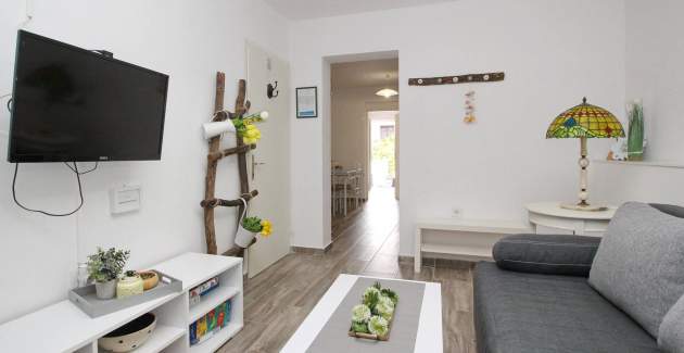 Apartment Fantov Nr.2 – mit Terrasse, 250 m vom Strand