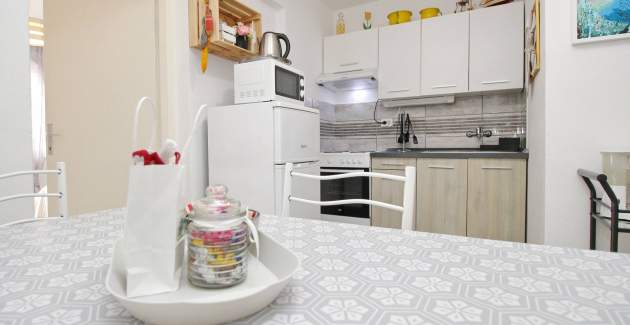 Apartment Fantov Nr.2 – mit Terrasse, 250 m vom Strand