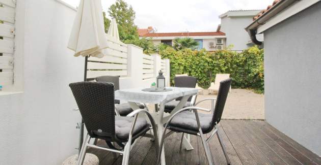 Apartment Fantov Nr.2 – mit Terrasse, 250 m vom Strand