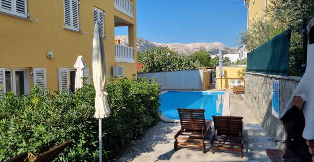 Apartment Gorica 1 No.5 - with Pool, 200 m from the Beach