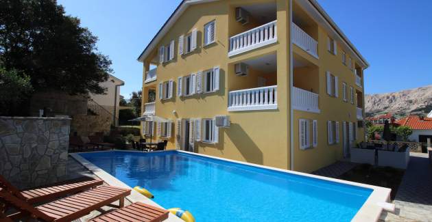 Apartment Gorica 1 No.3 - with Pool, 200 m from the Beach