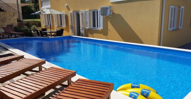 Apartment Gorica 1 No.3 - with Pool, 200 m from the Beach
