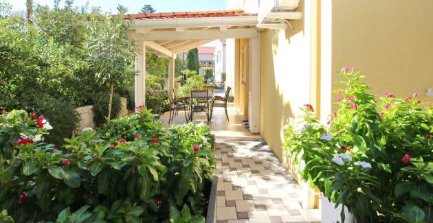 Apartment Gorica 1 Nr.1 – mit Pool, 200 m vom Strand entfernt