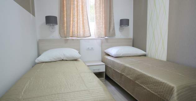 Apartment Gorica 1 Nr.1 – mit Pool, 200 m vom Strand entfernt