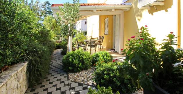 Apartment Gorica 1 Nr.1 – mit Pool, 200 m vom Strand entfernt