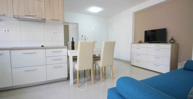Apartment Gorica 1 Nr.1 – mit Pool, 200 m vom Strand entfernt