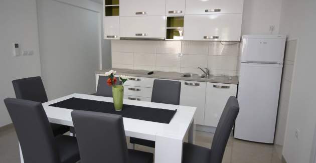 Apartment Gorica 1 Nr.2 – mit Pool, 200 m vom Strand entfernt