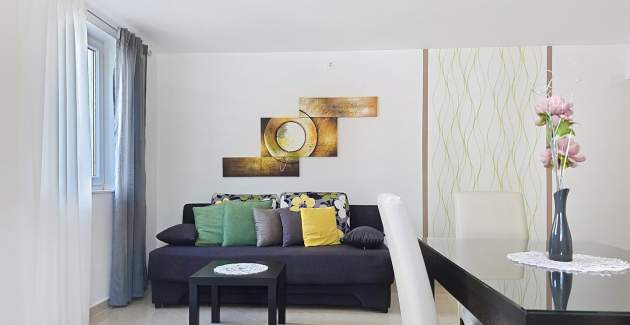 Apartman Gorica 2 br.2 – s terasom i bazenom