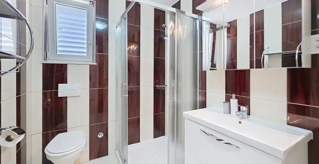 Apartman Gorica 2 br.2 – s terasom i bazenom