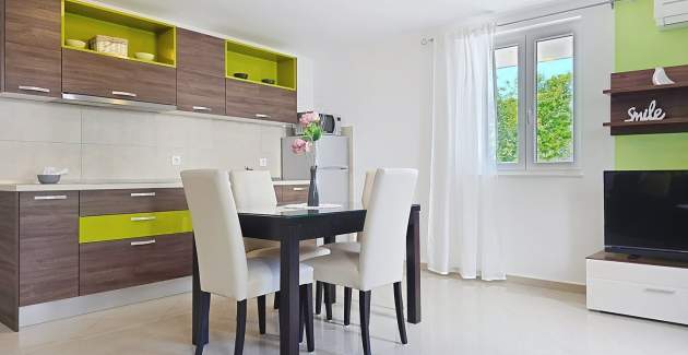 Apartman Gorica 2 br.2 – s terasom i bazenom