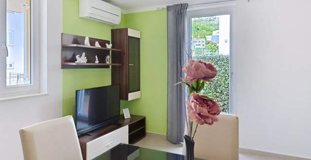 Apartman Gorica 2 br.2 – s terasom i bazenom