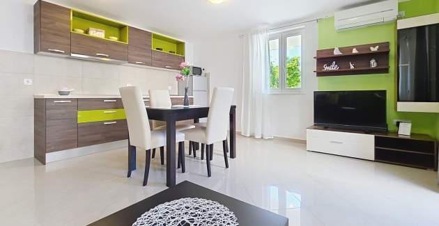 Apartman Gorica 2 br.2 – s terasom i bazenom