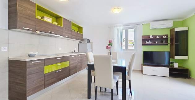 Apartman Gorica 2 br.2 – s terasom i bazenom