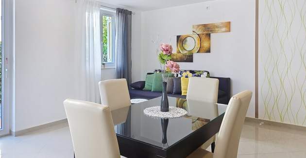 Apartman Gorica 2 br.2 – s terasom i bazenom