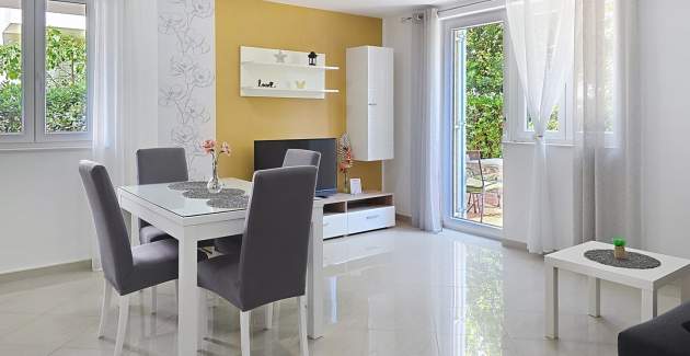 Apartman Gorica 2 br.3 – s terasom i bazenom