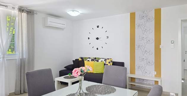 Apartman Gorica 2 br.3 – s terasom i bazenom