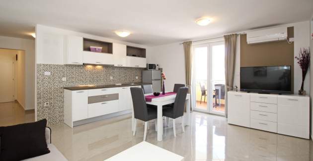 Apartment Gorica 2 Nr.5 – mit Balkon und Pool