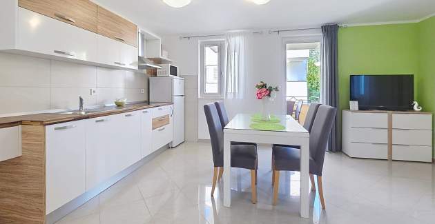 Apartman Gorica 2 br.6 – s balkonom i bazenom