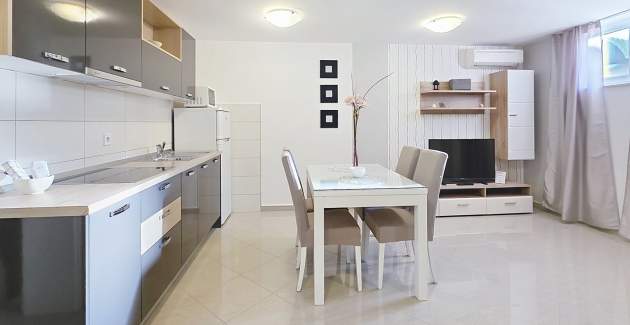 Apartman Gorica 2 br.10 – s bazenom, u suterenu