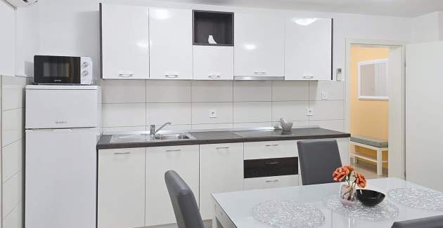 Apartment Gorica 2 Nr.12 – mit Pool, im Untergeschoss