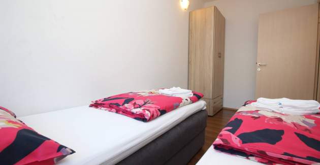 Apartment Kucar No.1 – mit Terrasse, 350 m vom Strand entfernt