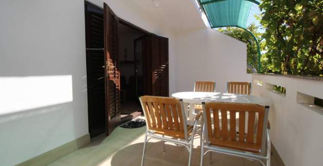 Apartment Kucar No.1 – mit Terrasse, 350 m vom Strand entfernt
