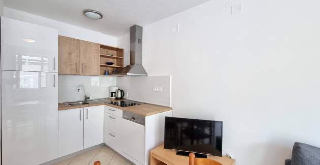 artment Lovincic No.3 – mit Terrasse, 200 m vom Strand entfernt