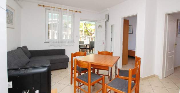 artment Lovincic No.3 – mit Terrasse, 200 m vom Strand entfernt