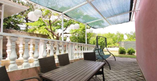 artment Lovincic No.3 – mit Terrasse, 200 m vom Strand entfernt