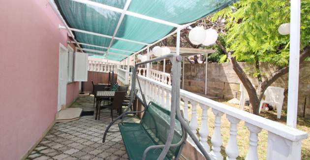 artment Lovincic No.3 – mit Terrasse, 200 m vom Strand entfernt