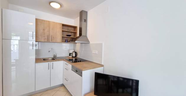 artment Lovincic No.3 – mit Terrasse, 200 m vom Strand entfernt