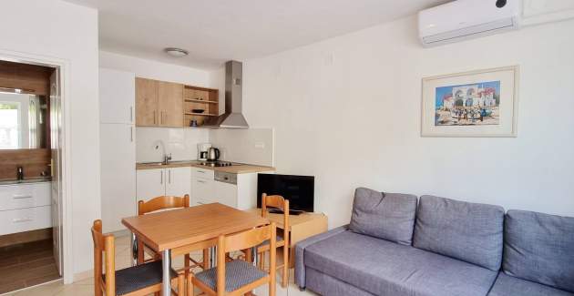 artment Lovincic No.3 – mit Terrasse, 200 m vom Strand entfernt