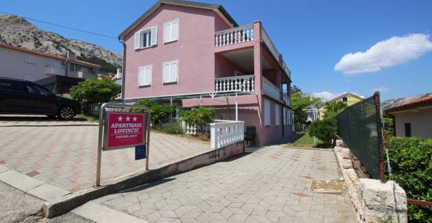 Studio-Apartment Lovincic No.4 – mit Terrasse, 200 m vom Strand entfernt