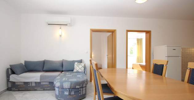 Apartment Mikulan Nara B – mit Balkon, 350 m vom Strand entfernt